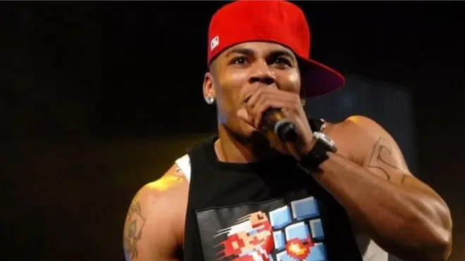 اوبرن میں پولیس نے بتایا ہے کہ انھوں نے خاتون کی جانب سے مقامی وقت کے مطابق شب تین بجکر 48 منٹ پر ایمرجنسی کال موصول ہونے پر گلوکار کو حراست میں لیا