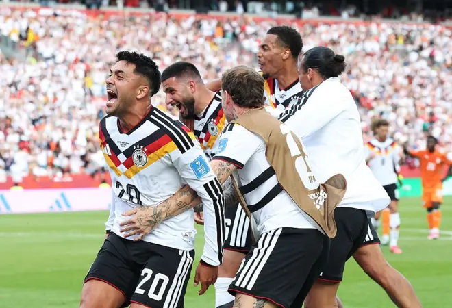 Jogadores da Alemanha comemorando gol