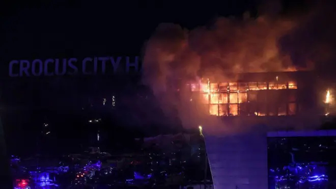 রুশ ন্যাশনাল গার্ড জানিয়েছে, হামলাকারীদের ধরতে ঘটনাস্থলে বিশেষ ইউনিট কাজ শুরু করছে।