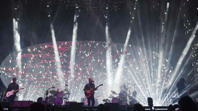 Radiohead antara lain pernah tampil untuk mengangkat hak-hak warga Tibet dan membantu Amnesty International.