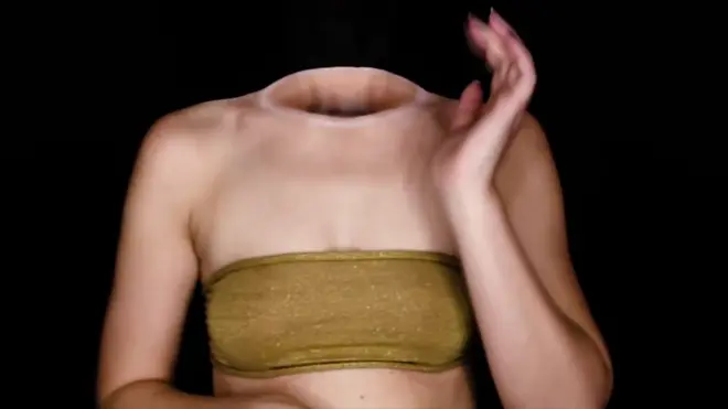 Puede desaparecerse a sí misma. También puede anudarse el estómago o cortarse la cabeza. Mirjana Kika Milosevic es una "ilusionista de la piel". ¿Su secreto? Te lo contamos.