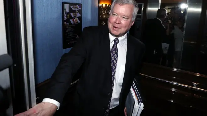 스티븐 비건 미국 국무부 대북정책특별대표가 7월 31일 아세안지역안보포럼(ARF) 참석차 태국에 도착해 숙소인 방콕의 한 호텔에서 승강기에 오르고 있다