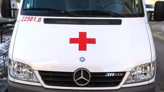 На месте ЧП работают несколько бригад скорой помощи, спасатели и сотрудники ДПС.