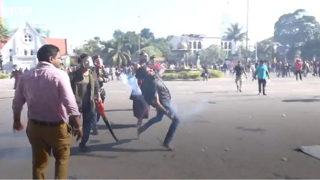 ජාතික ජන බලවේගයේ විරෝධතාවයට පොලීසියෙන් කඳුළු ගෑස්