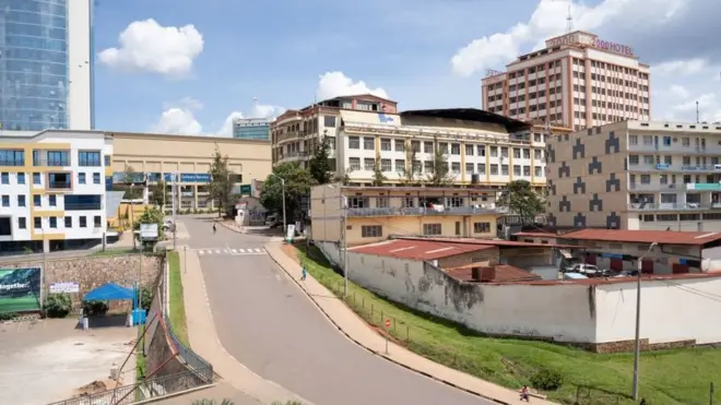U Rwanda rwatangiye mu cyumweru cya kabiri cy'ibihe bidasanzwe aho ibintu byose byahagaritswe kereka ibya ngombwa cyane