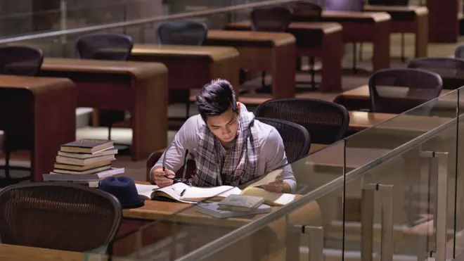 오늘날 젊은이들이 대학에 진학할 수 있는 기회의 문은 이전만큼 열려있을까?