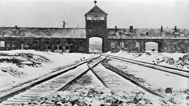 Auschwitz toplama kampı