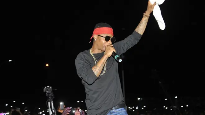 Wizkid perform