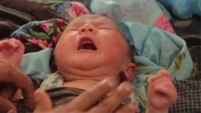 ဒုက္ခသည်စခန်းမှာ မွေးတဲ့ ဒုက္ခသည်ကလေး