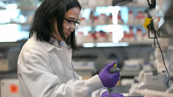 Žena u laboratoriji