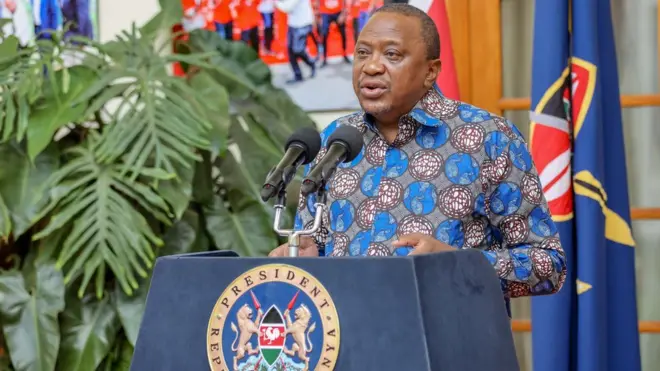 Madaxweynaha Kenya Uhuru Kenyatta ayaa shacabka ku boorriyay inay ka duceystaan Fayraska