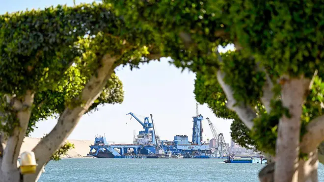 صورة لسفينة في أحد موانئ قناة السويس