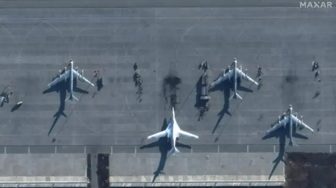 Une image satellite montre des bombardiers stratégiques sur la base aérienne russe d'Engels.