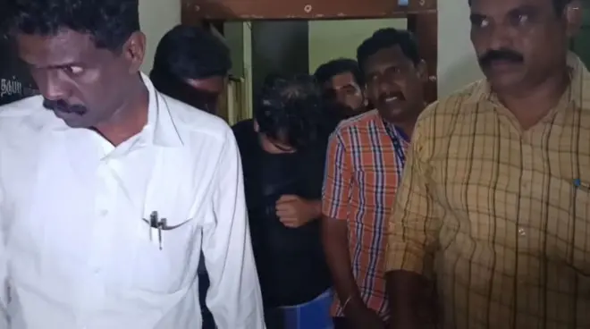 తమిళనాడు ఏసీబీ అధికారులు