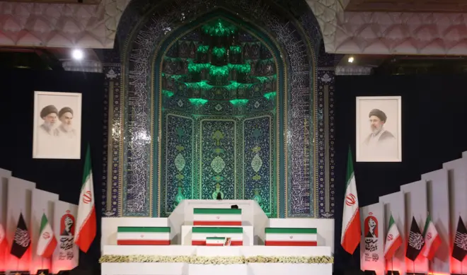نعش المرشد الأعلى الإيراني الراحل آية الله علي خامنئي خلال مراسم الوداع.