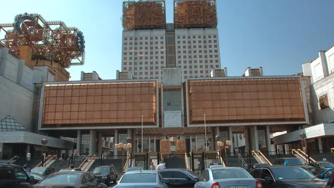 программу фундаментальных исследований РАН за три года сократили в два раза, говорит академик Фортов