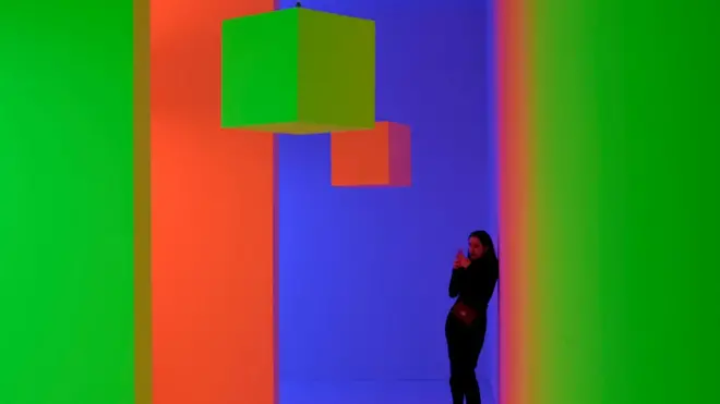 Trabajo artístico del venezolano Carlos Cruz Díez en una exposición en Turín, Italia.