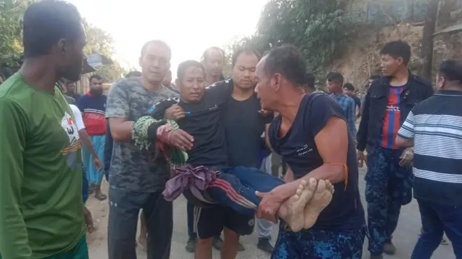 মিয়ানমার সীমান্তরক্ষীরা পালিয়ে ঢুকছে বাংলাদেশে।