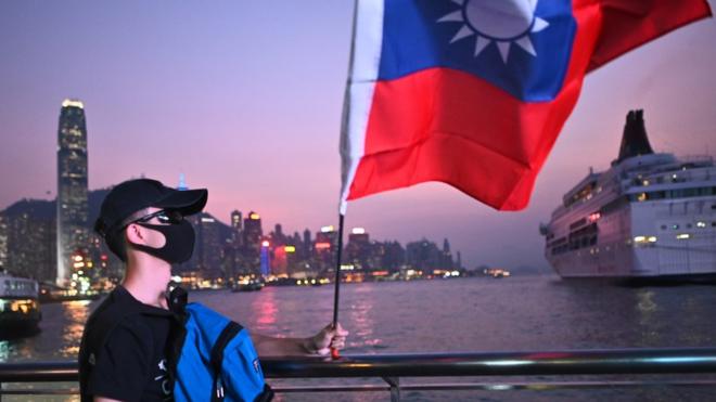香港示威者多次在抗议时高举台湾的旗帜。