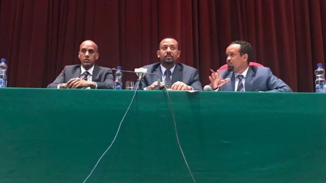 Abiy Axmed oo ay dhinacyada ka fadhiyaan Mustafe Cagjar iyo Axmed Shide