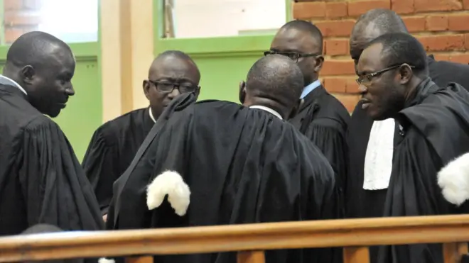 Un groupe d'avocats au Palais de justice de Ouagadougou