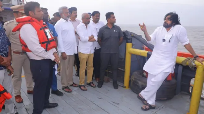 కాకినాడ పోర్టులో పవన్ కల్యాణ్