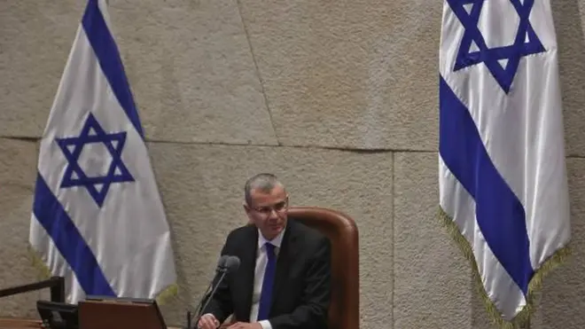 ياريف ليفين يجلس في الكنيست قبيل التصويت على منصب الرئاسة