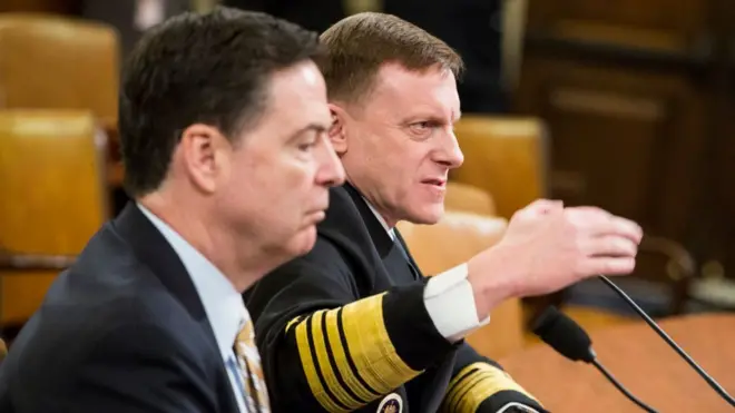 Глава ФБР Джеймс Коми (слева) и глава АНБ адмирал Майк Роджерс отвечали на вопросы конгрессменов в палате представителей