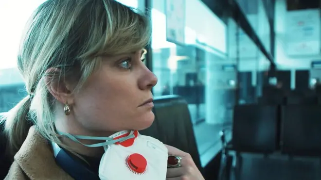 أصبح المطار مجمعا للغبار