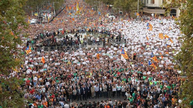 巴塞罗那45万人示威抗议