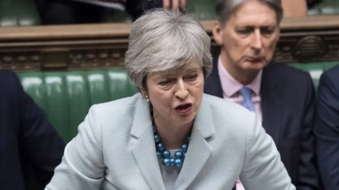 Theresa May vio este miércoles cómo el Parlamento aprobaba una enmienda para votar opciones diferentes a su acuerdo para el Brexit.