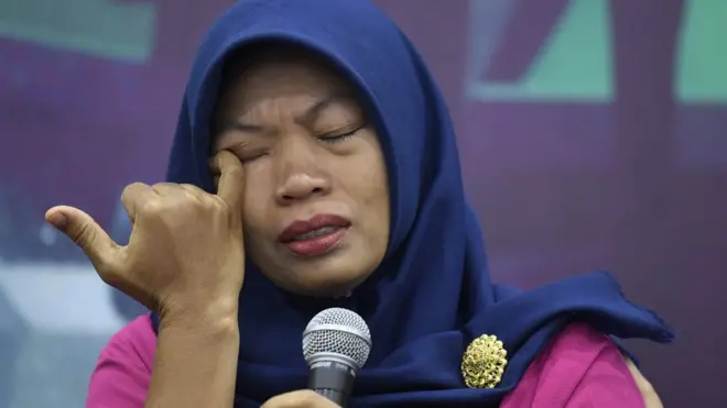 Eksekusi Baiq Nuril masih ditunda kejaksaan dan masih bebas dari hukuman karena merekam percakapan mesum.