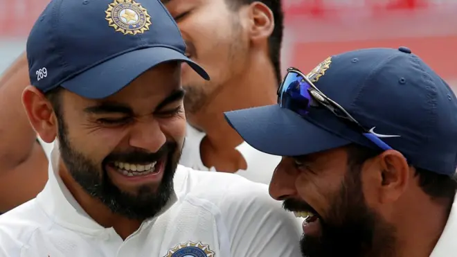 विराट कोहली के साथ मोहम्मद शमी