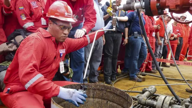 Venezuelalı petrol işçileri
