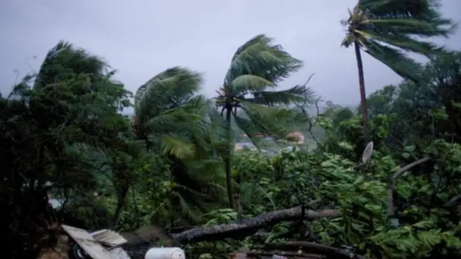 Maria kasırgası Guadeloupe adasına doğru ilerliyor.