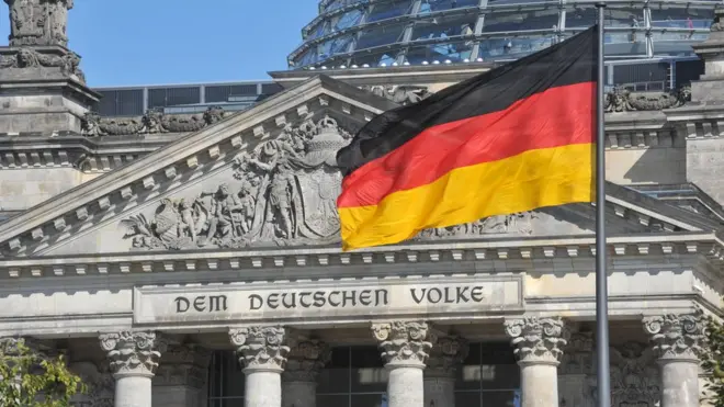 В политической системе Германии наметились серьезные перемены: правящая коалиция теряет популярность, правые - укрепляют позиции