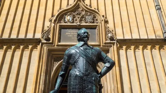 Entrada a la biblioteca Bodleian, en Oxford