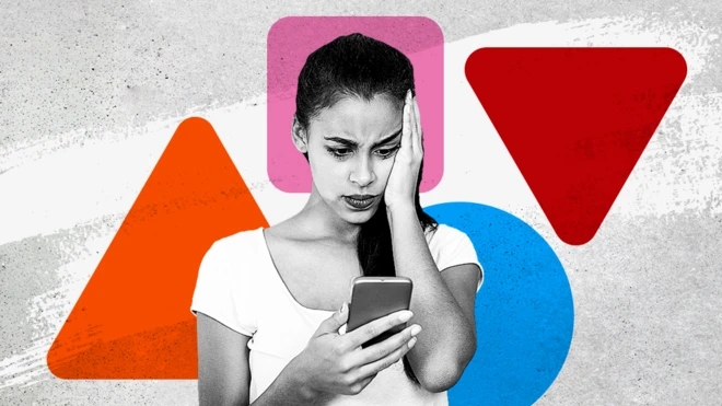 devojka zabrinuto gleda u telefon i drži ruku na glavi