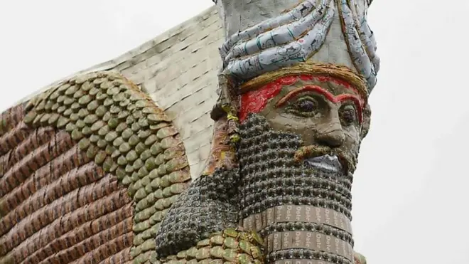 ميدان الطرف الأغر بلندن يرحب بضيف جديد