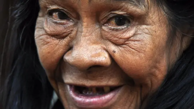 صورة لسيدة من قبيلة آتشي . عام 2014