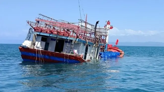 Australijske vlasti su saopštile da se brod nasukao u prirodno stanište krokodila