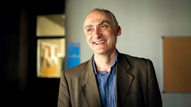 Josep María Esquirol es un filósofo español reconocido por acuñar la filosofía de la proximidad para describir su pensamiento.