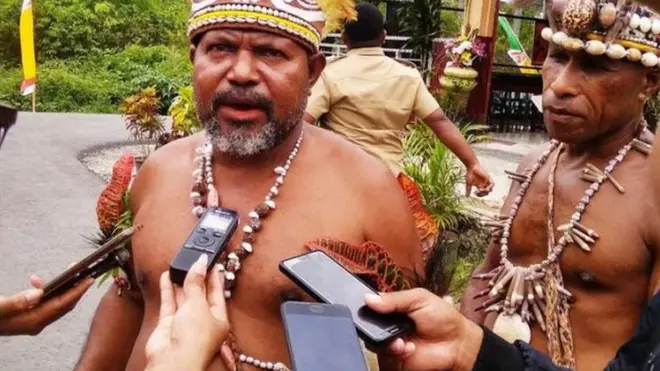 Ketua Dewan Adat Biak, Apolos Sroyer