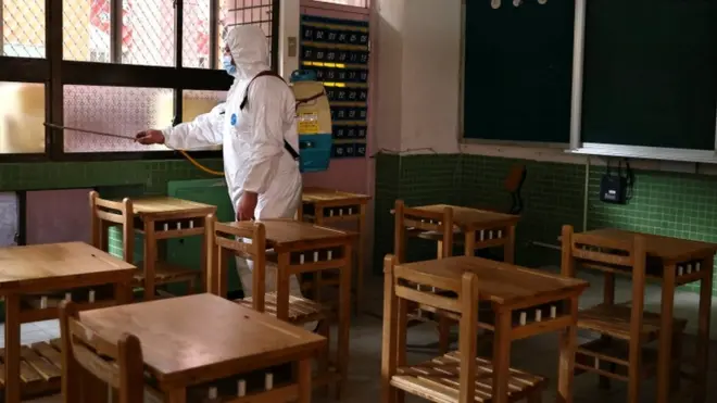 台湾各级学校停课至暑假，让许多家长大喊受不了