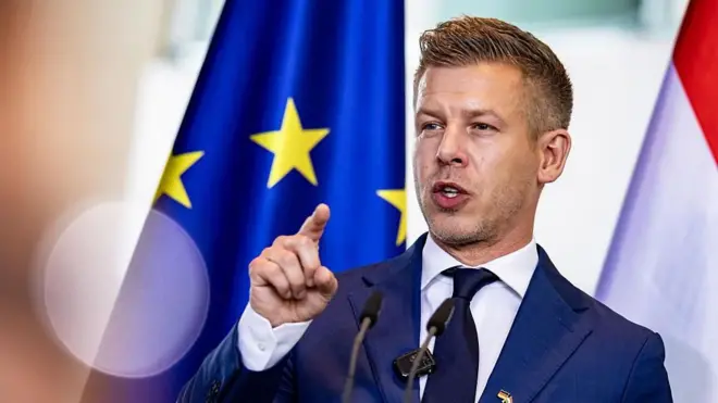 Premier Węgier, Peter Magyar, podczas konferencji prasowej w Berlinie