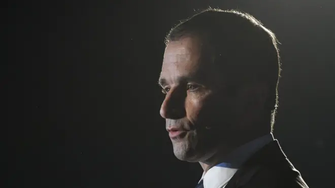 Бывший министр образования обещает всем французам выплаты по 750 евро в месяц