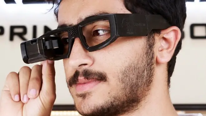 هل تصبح النظارة المتكلمة مستقبل التواصل مع الصم والبكم؟