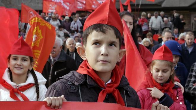 Krımın Sevastopol şəhərində Bolşeviklərin çevrilişini qeyd edən kommunistlər (7 noyabr 2016).