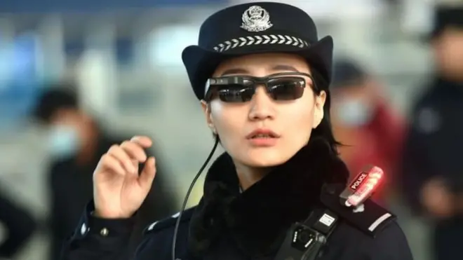 Окуляри, які виявляють підозрюваних у злочинах