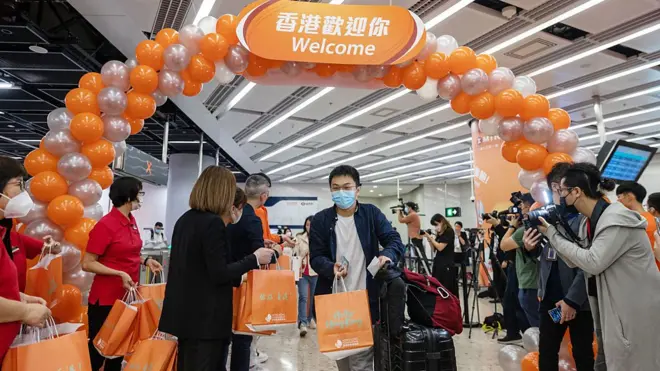 免隔離通關一星期，未見大批陸客湧港，旅遊業者稱「年中才會恢復」。